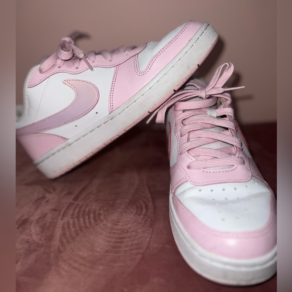 NIKE Classic Low-Top Pink and White Big Kid Sneakers